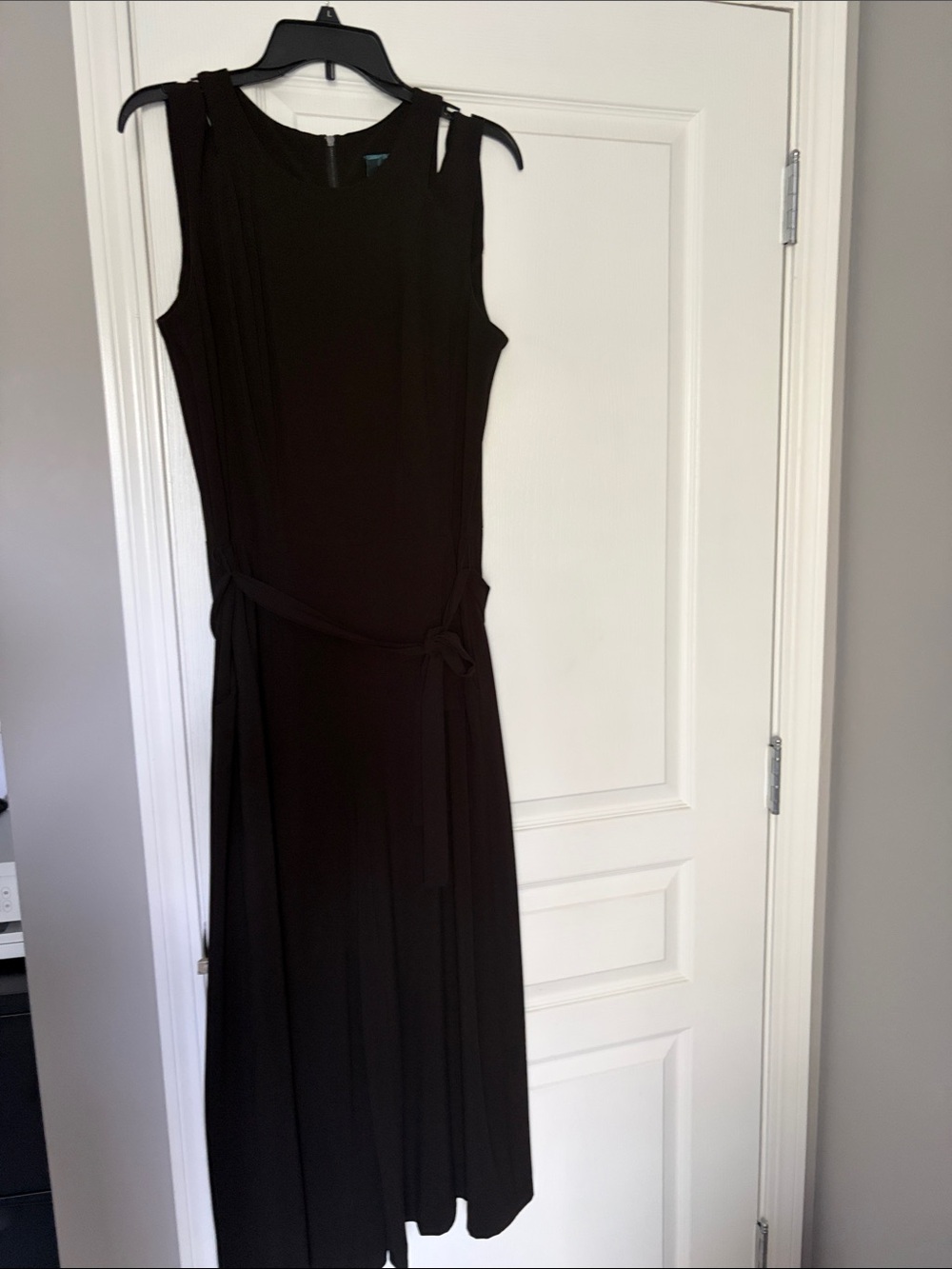 Gabby Skye Sleeveless Maxi pant with SideTie and pockets Fits like a size 12 .